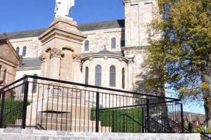 7 The Houben Centre 7 The Houben Centre